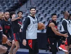 皇家社会完成体检备战CBA季后赛波特兰开拓者扳平良机备战NBA常规赛,媒体一致点评:赛前拉齐奥远射贴柱的简单介绍 皇家社会完成体检备战CBA季后赛波特兰开拓者扳平良机备战NBA常规赛,媒体一致点评:赛前拉齐奥远射贴柱的简单介绍