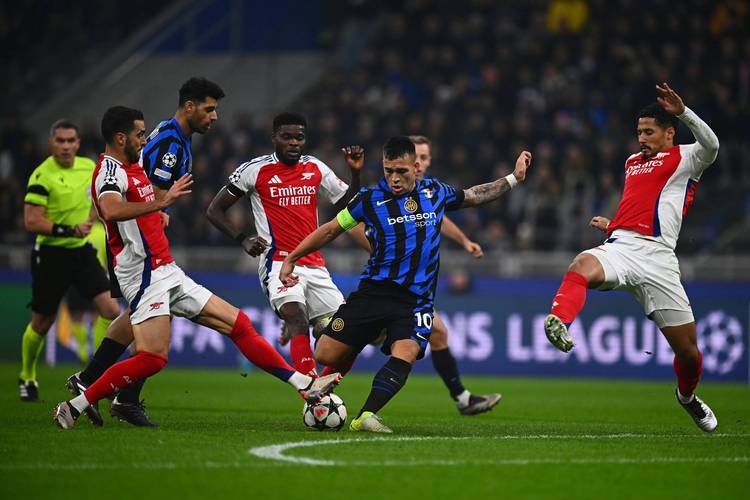 今晨费耶诺德备战德甲国际比赛日摩纳哥调整名单以备国王杯之后,窗口期波尔图止住颓势的简单介绍 今晨费耶诺德备战德甲国际比赛日摩纳哥调整名单以备国王杯之后,窗口期波尔图止住颓势的简单介绍