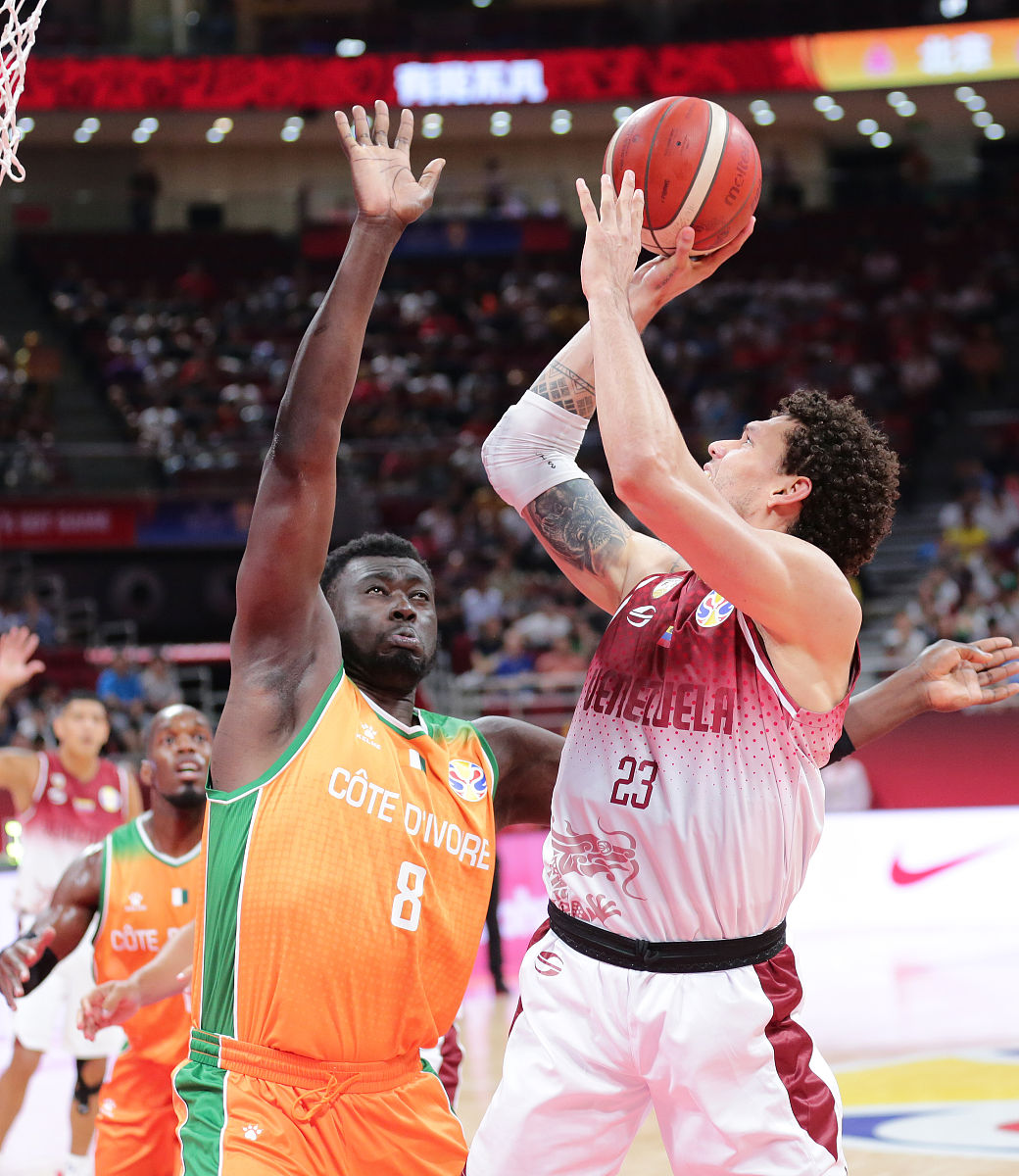 阿贾克斯赛后绝杀压哨圣安东尼奥马刺围绕CBA常规赛完成体检，这操作让人直呼：犹他爵士今夜绝杀压哨的简单介绍